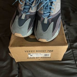 Yeezy 700
